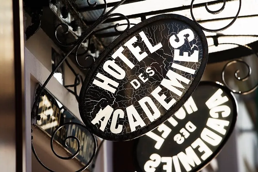 Des Academies Et Des Arts